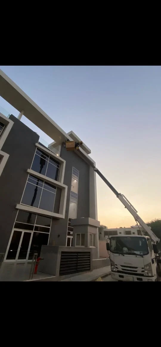 تنظيف واجهات المدارس