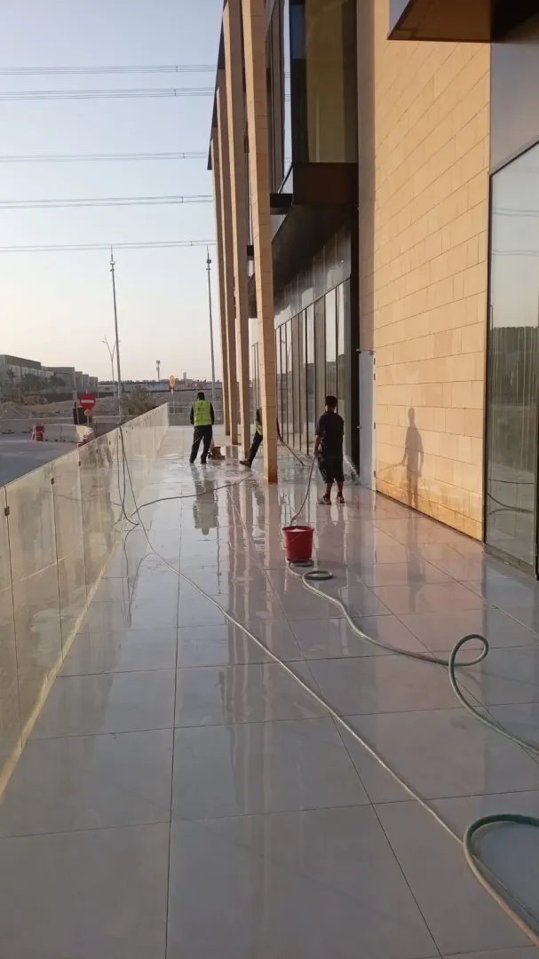 الفرق الجوهري بين جلي الرخام وتلميع السيراميك والبورسلين