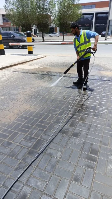 تنظيف الأرصفة بالضغط العالي