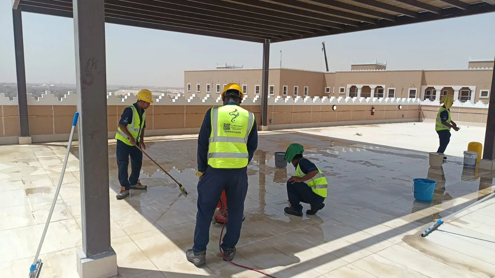 تنظيف البلاط والسيراميك والبورسلان: الفرق بين طرق التنظيف والعناية