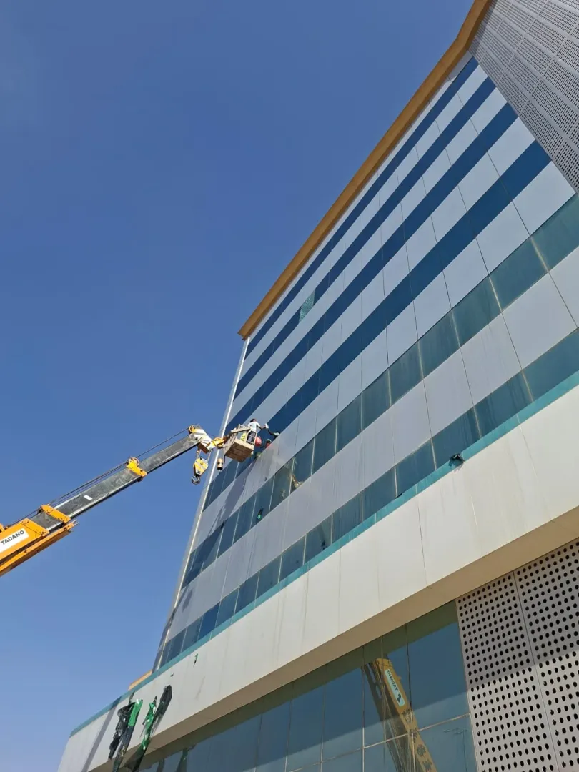 تنظيف واجهات الجامعات