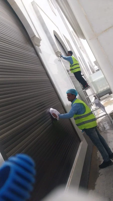تنظيف لوحات الأكريليك