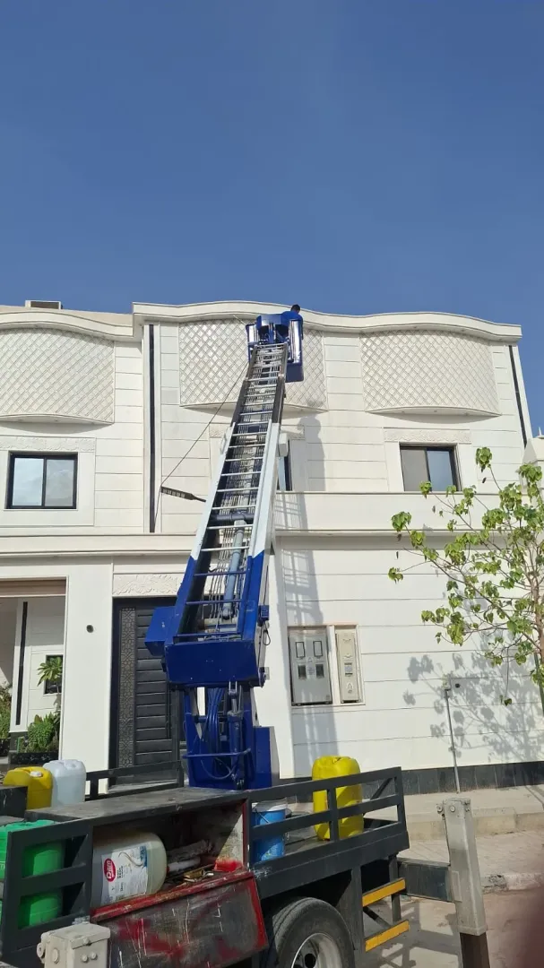 تنظيف واجهات البيوت