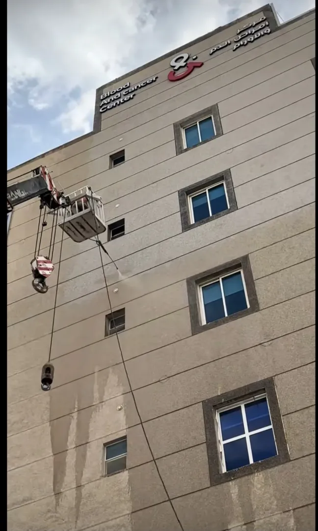 تنظيف واجهات كسر الرخام