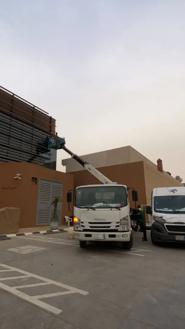 تنظيف واجهات الشركات