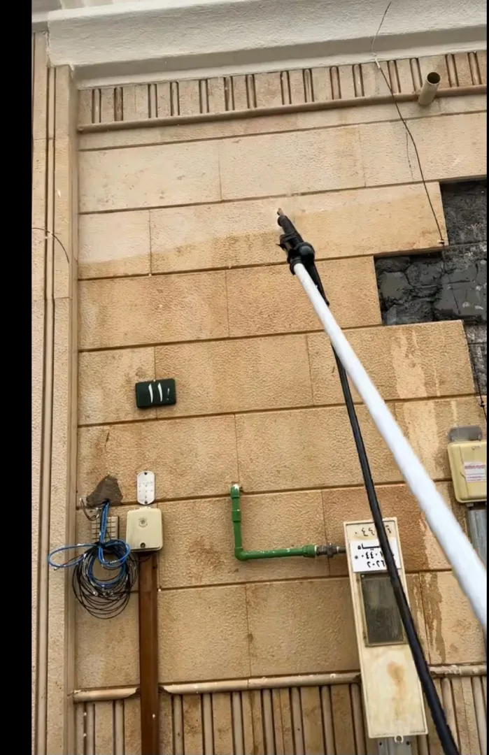 تنظيف الأسوار